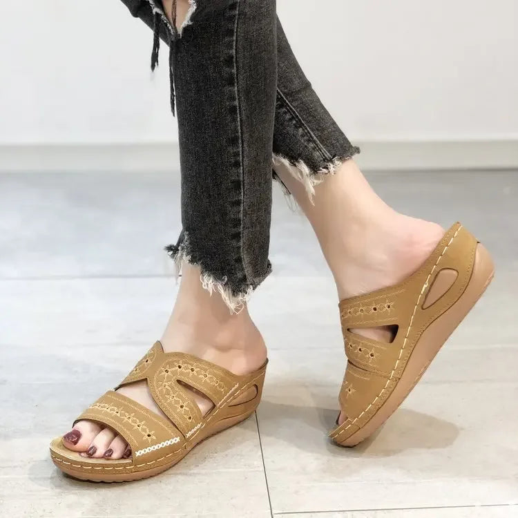 Geborduurde orthopedische sandalen