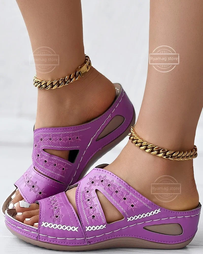 Geborduurde orthopedische sandalen