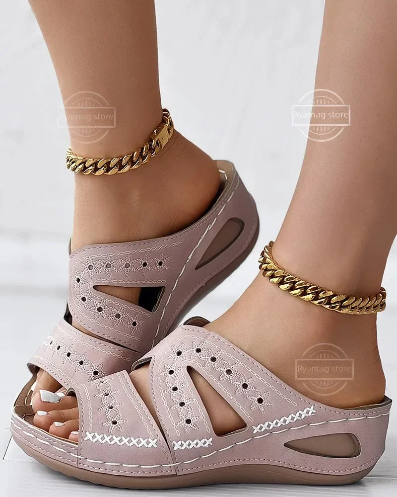 Geborduurde orthopedische sandalen